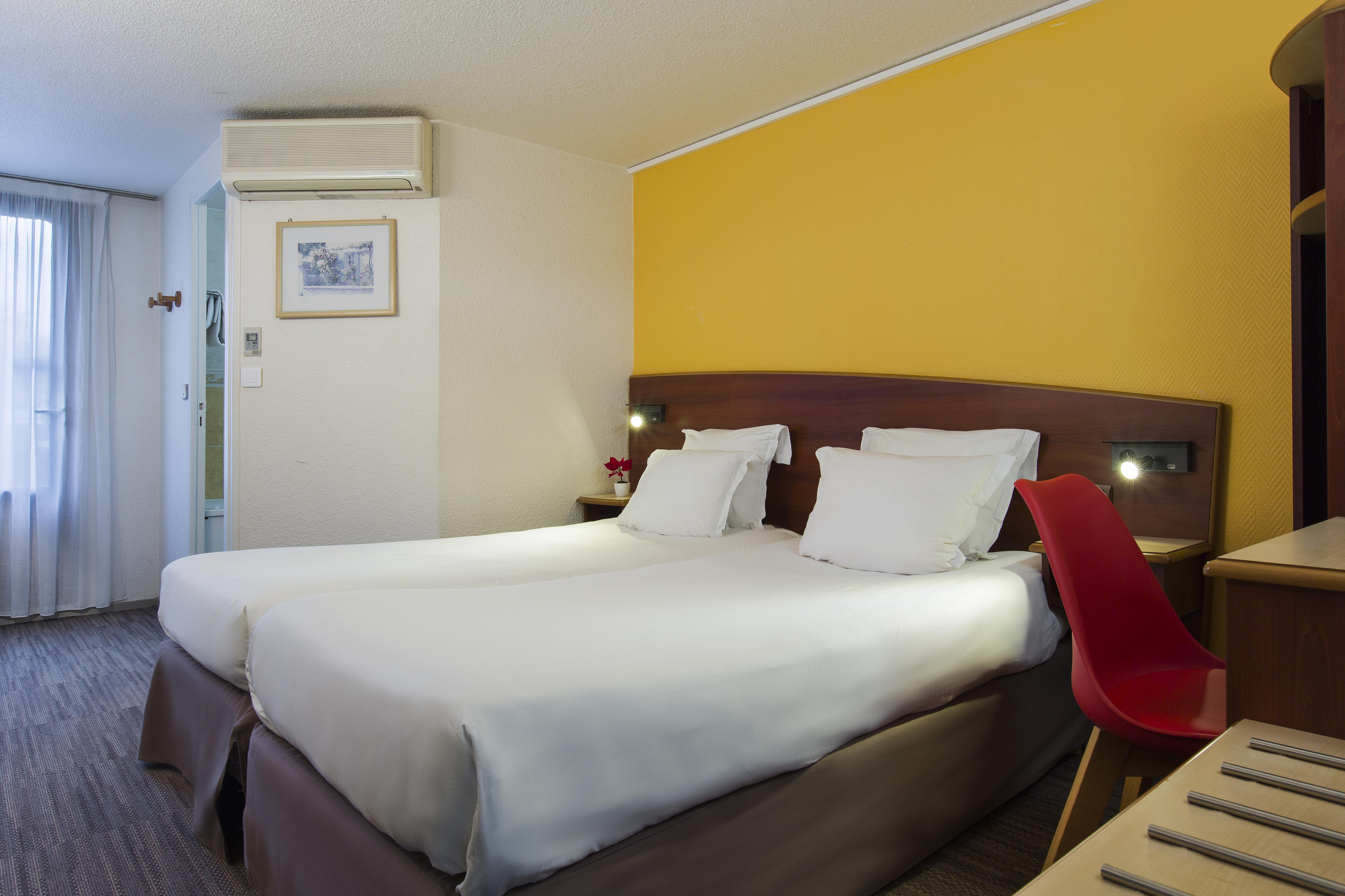 Comfort Hotel Etampes Exterior photo
