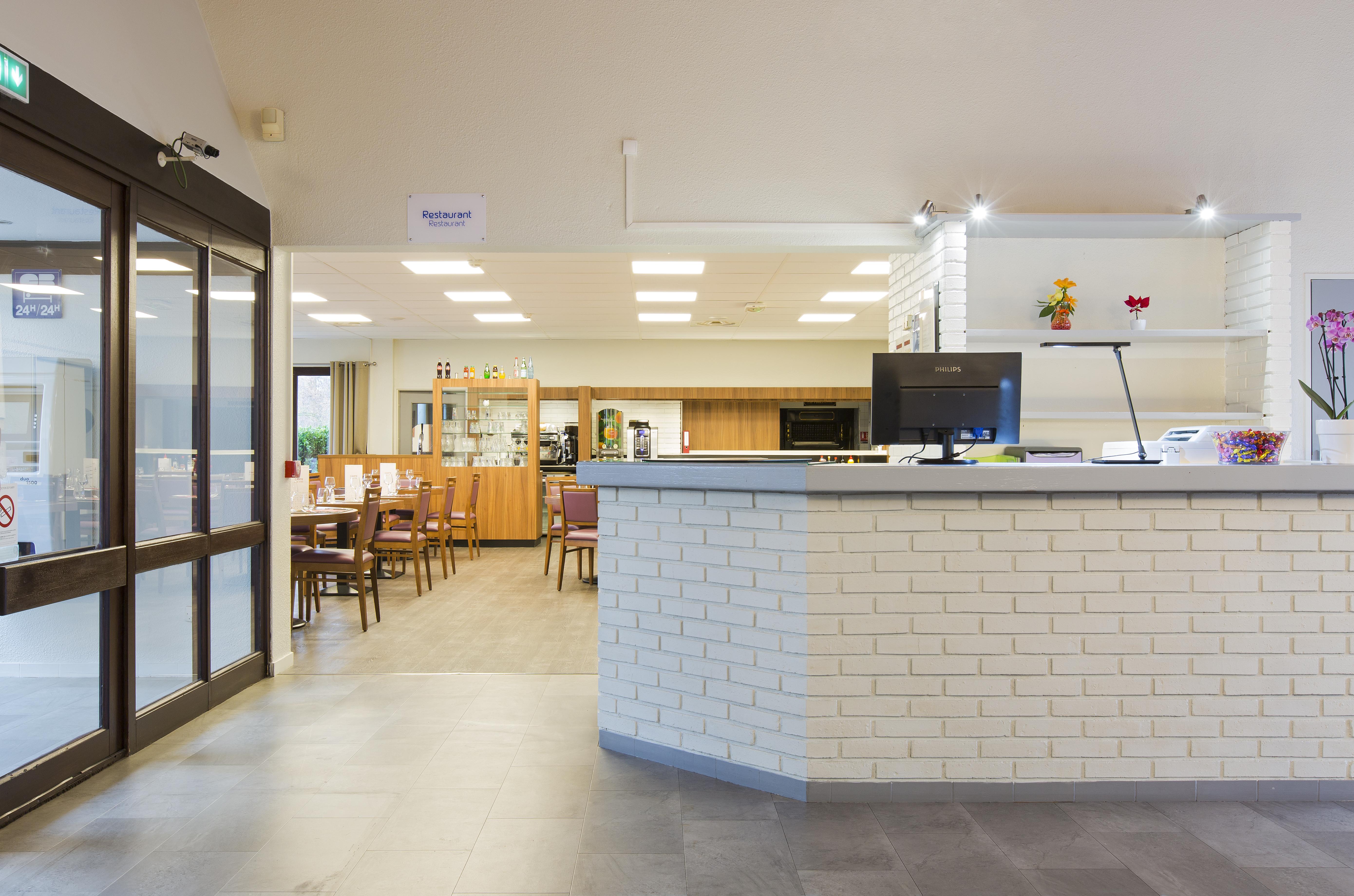 Comfort Hotel Etampes Exterior photo