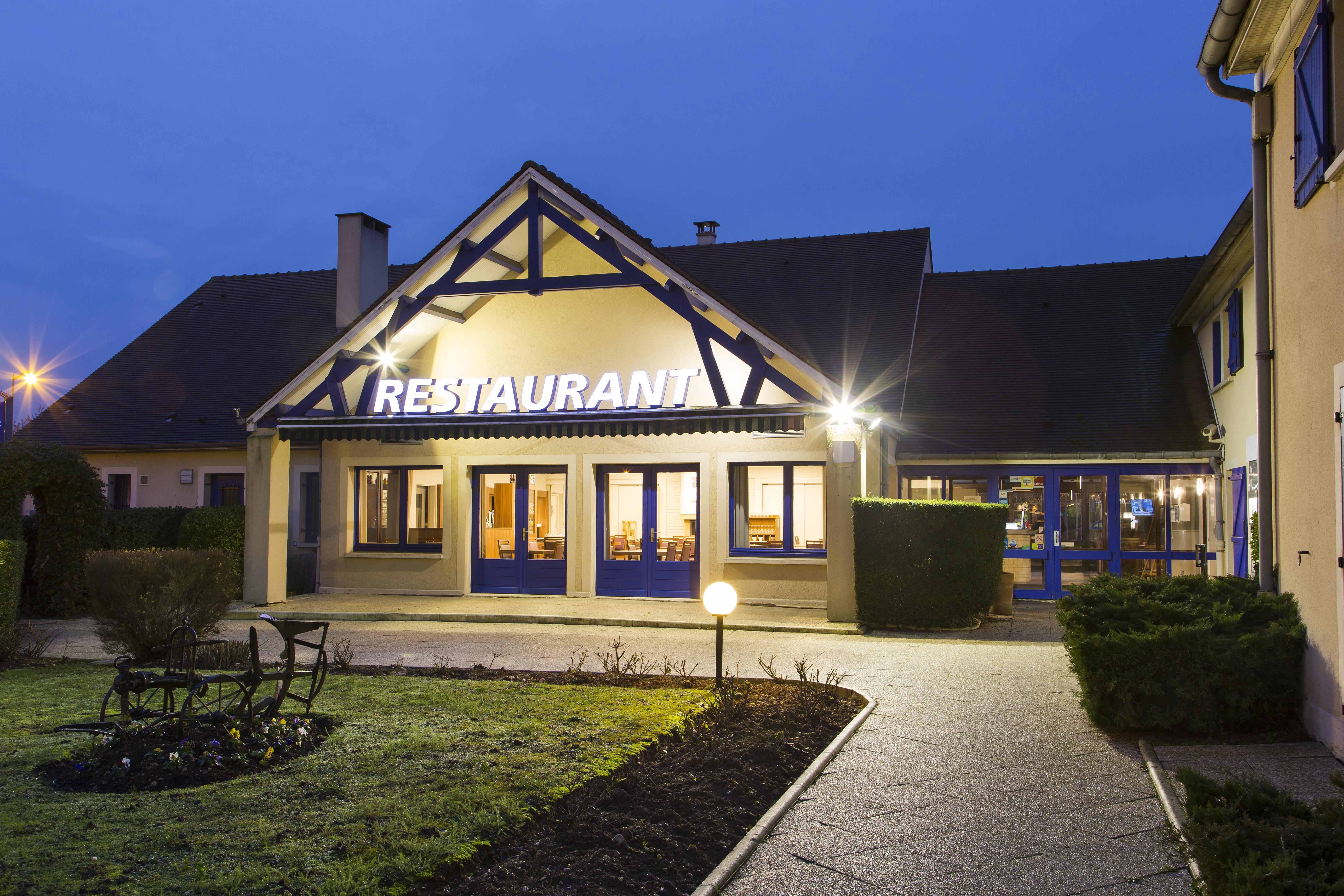 Comfort Hotel Etampes Exterior photo
